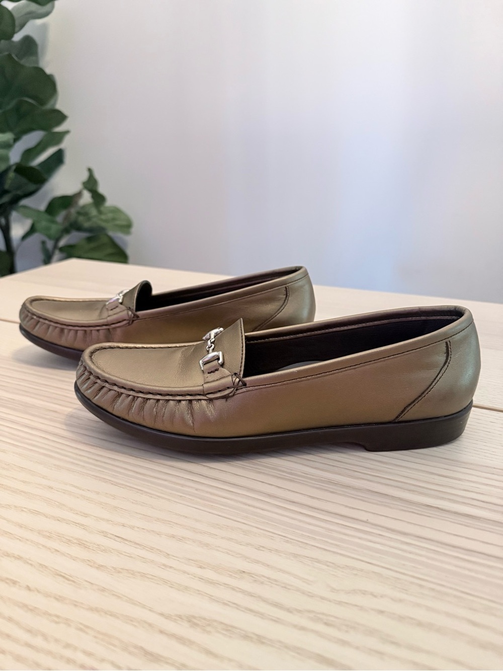 SAS Metro Loafers Women’s 10 Slim Bronze Metallic Leather Horsebit USA